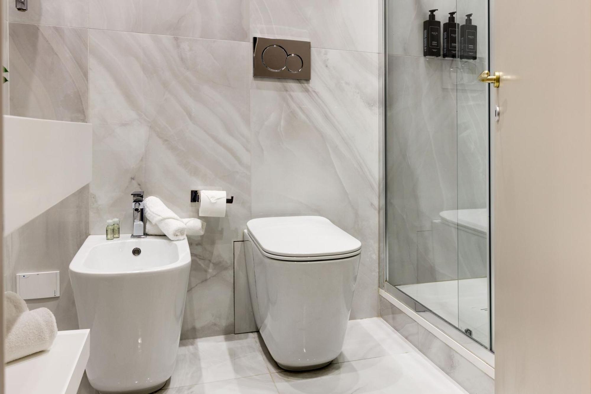 Piazza Farnese Luxury Suites Рим Екстериор снимка