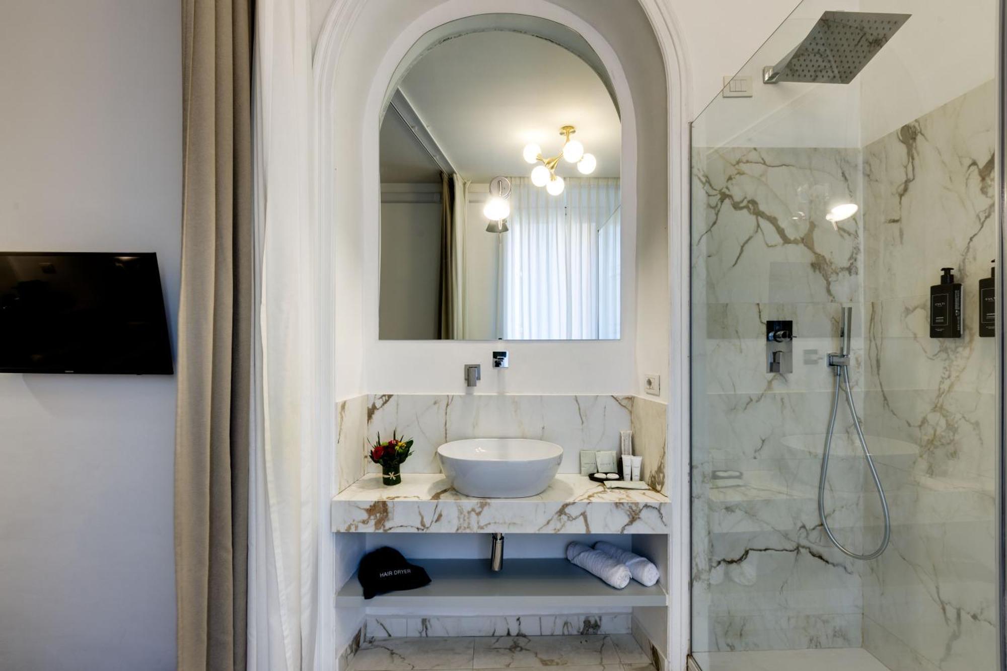 Piazza Farnese Luxury Suites Рим Екстериор снимка