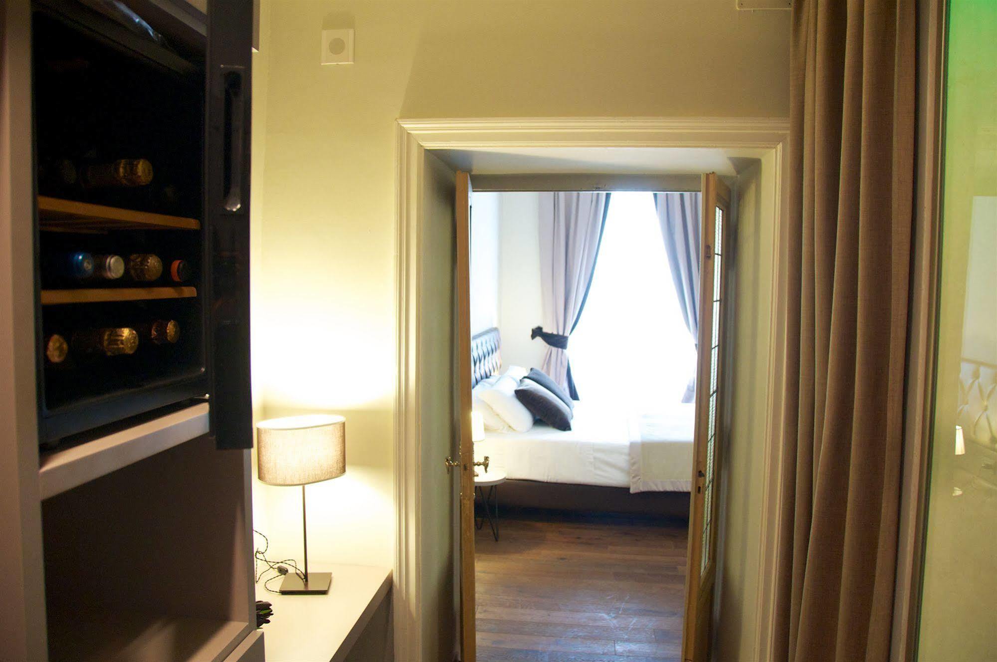 Piazza Farnese Luxury Suites Рим Екстериор снимка